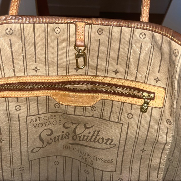 This is an authentic LOUIS VUITTON Monogram Neverfull MM. - Picture 5 of 6